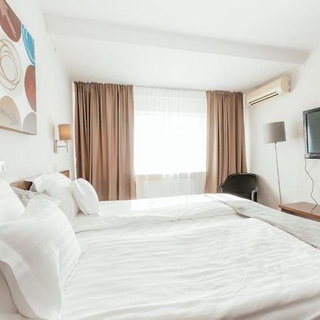 Riviera By Queens Hotel And Resort Gura Vaii Luaran gambar