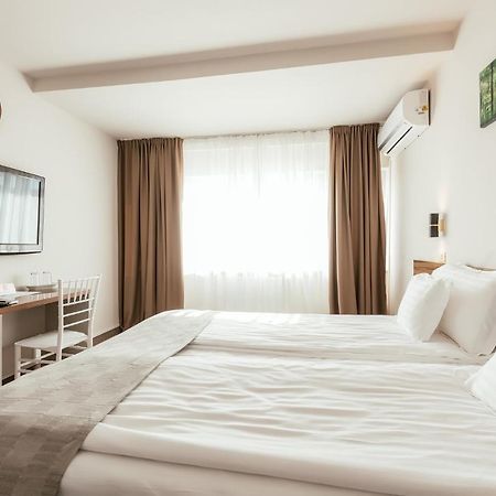 Riviera By Queens Hotel And Resort Gura Vaii Luaran gambar