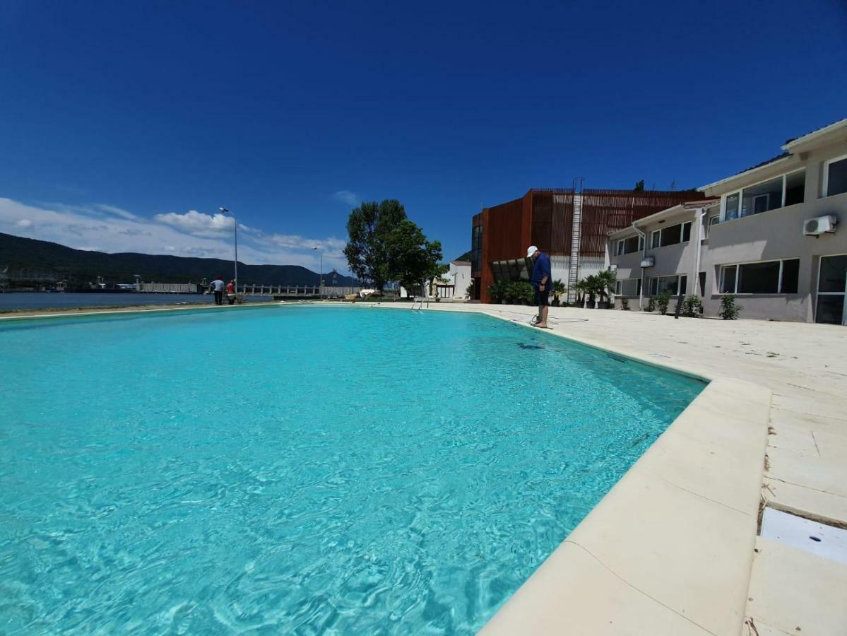 Riviera By Queens Hotel And Resort Gura Vaii Luaran gambar