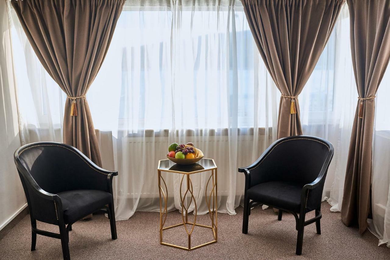Riviera By Queens Hotel And Resort Gura Vaii Luaran gambar