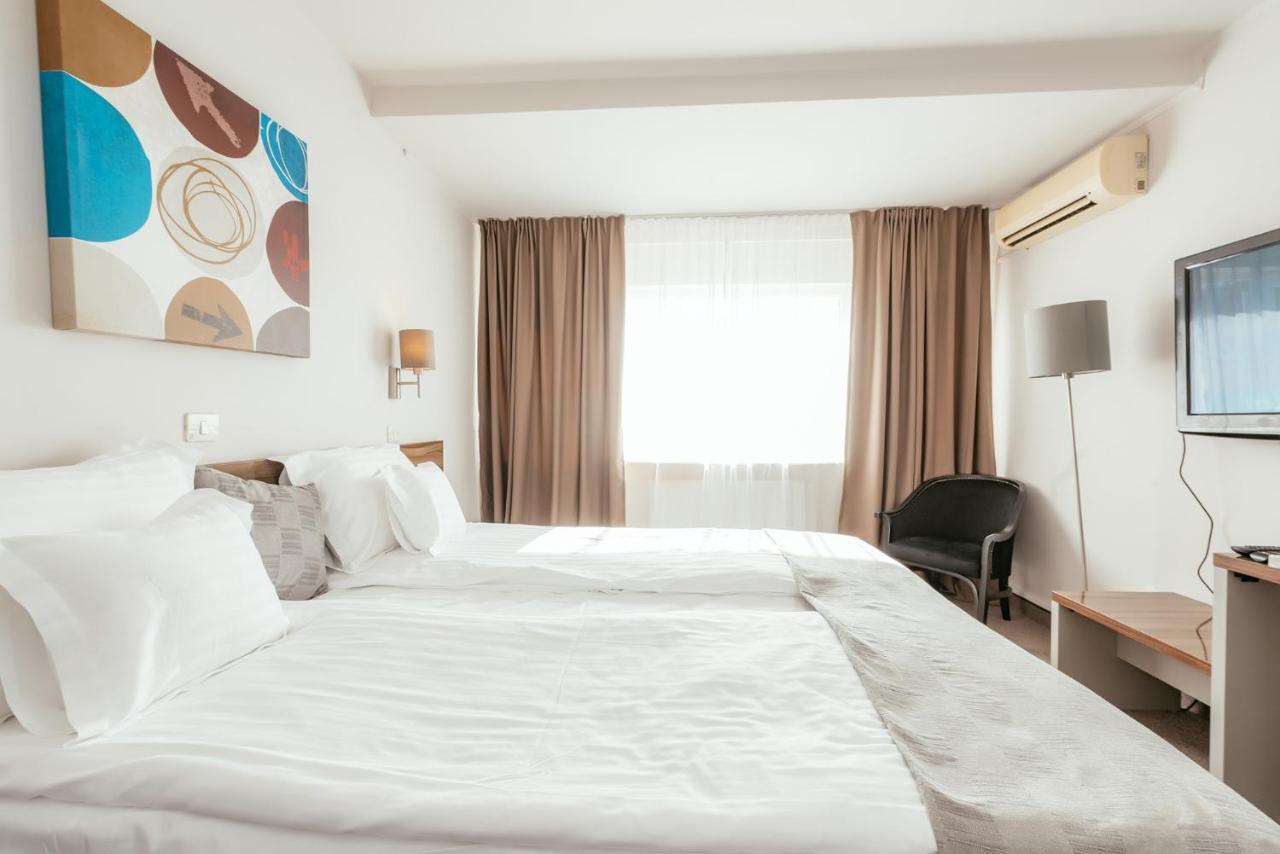 Riviera By Queens Hotel And Resort Gura Vaii Luaran gambar