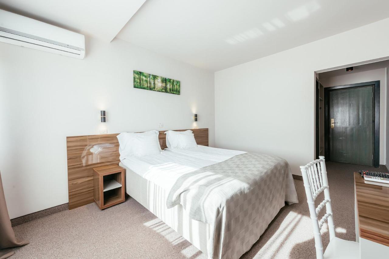 Riviera By Queens Hotel And Resort Gura Vaii Luaran gambar