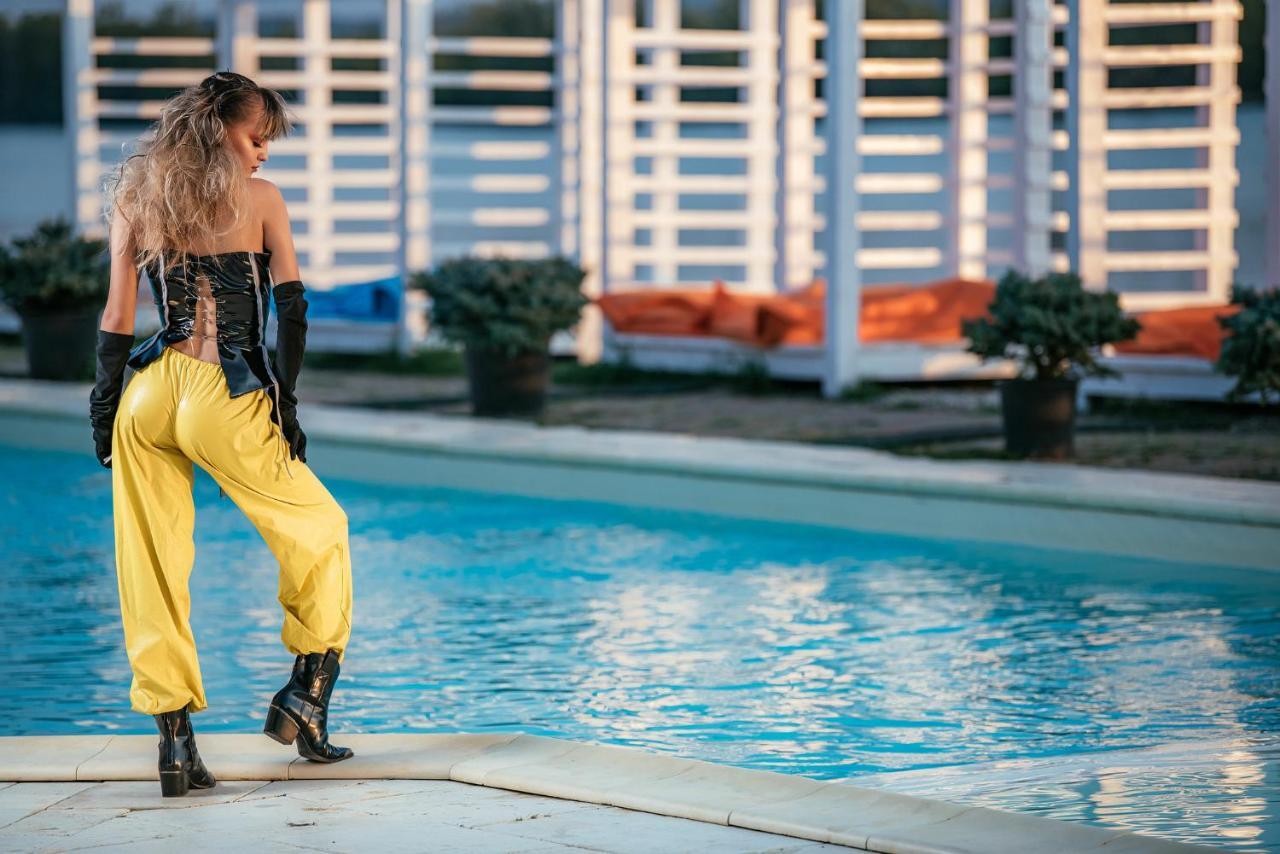 Riviera By Queens Hotel And Resort Gura Vaii Luaran gambar