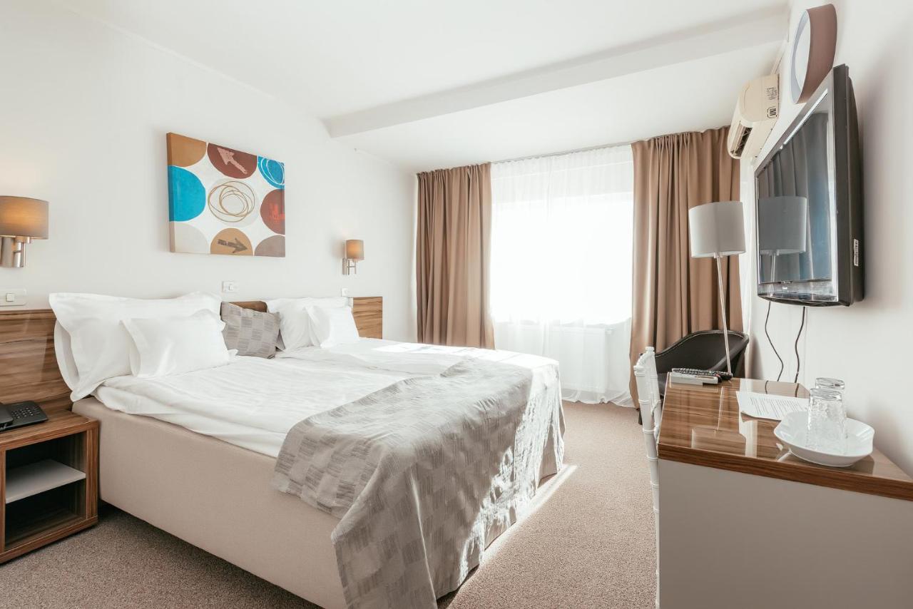 Riviera By Queens Hotel And Resort Gura Vaii Luaran gambar
