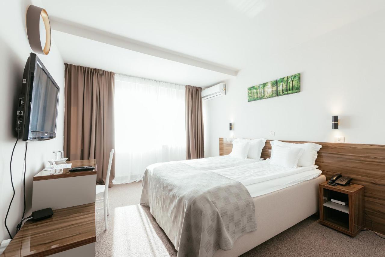 Riviera By Queens Hotel And Resort Gura Vaii Luaran gambar