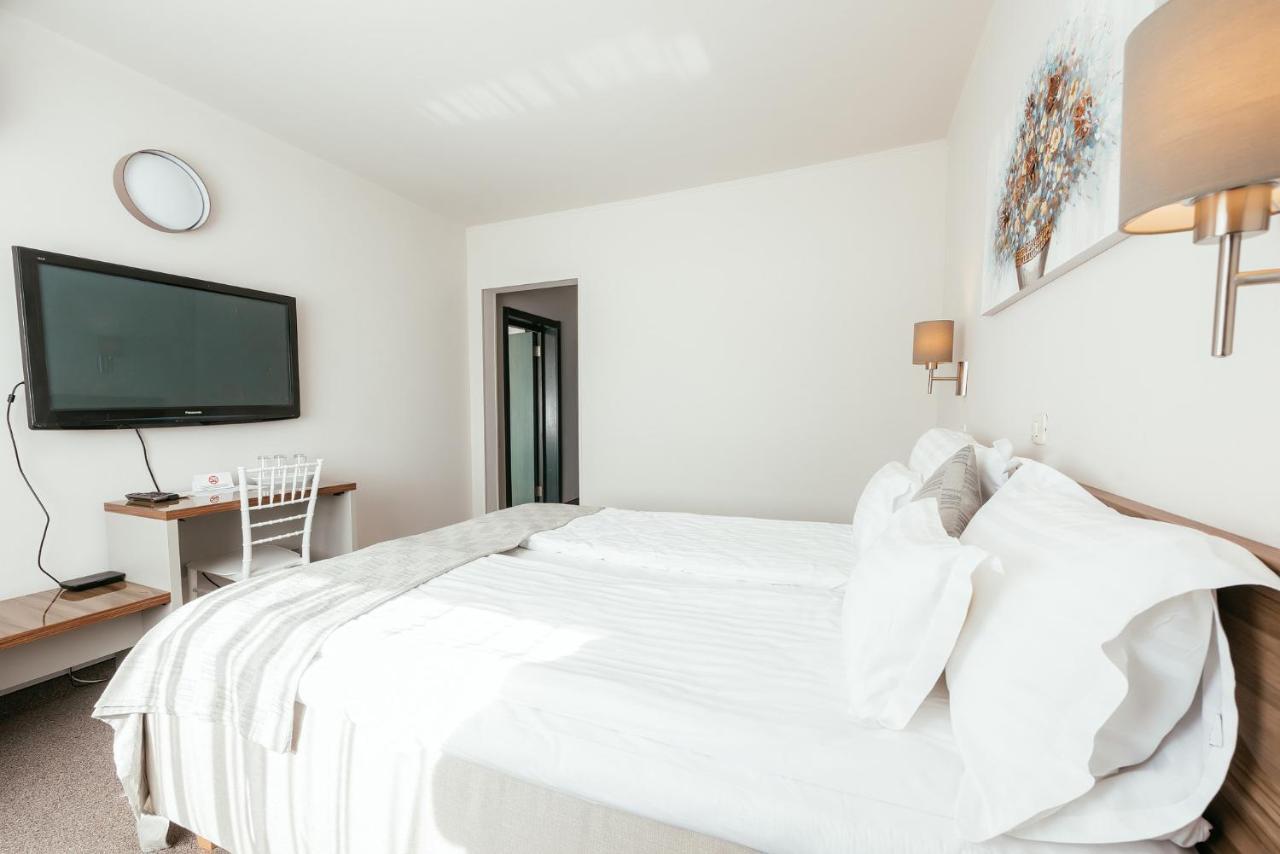 Riviera By Queens Hotel And Resort Gura Vaii Luaran gambar