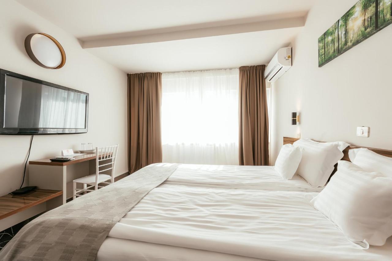 Riviera By Queens Hotel And Resort Gura Vaii Luaran gambar